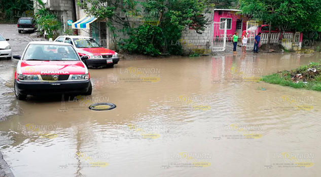 Familias incomunicadas por las lluvias Familias Incomunicadas Lluvias
