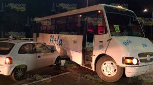 Fuerte Choque Entre Urbano Automóvil