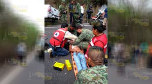 Motociclistas se estampan contra camioneta Motociclistas Estampan Contra Camioneta
