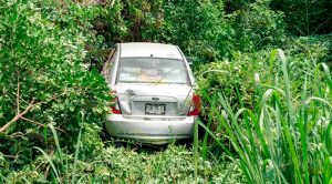 Pierde Control Automóvil Cae Barranco