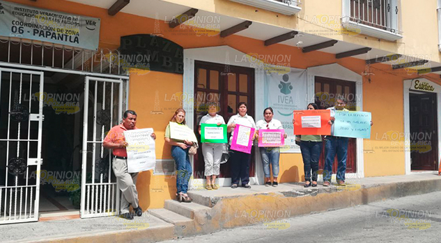 Se Manifiestan Trabajadores IVEA