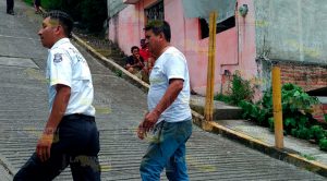 Vuelca Camioneta Carga