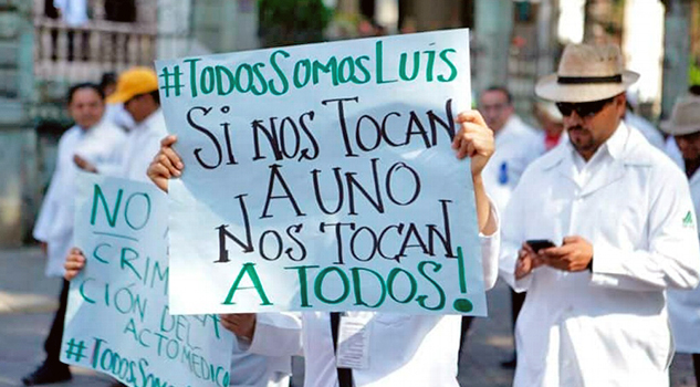Médicos convocan a paro nacional por detención de doctor acusado de negliencia