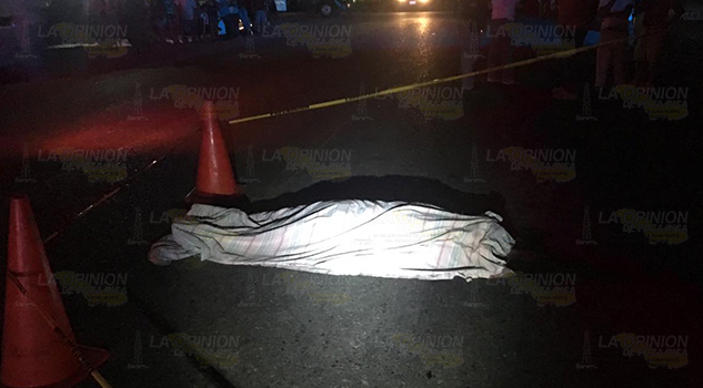 Taxi arrolla y mata a jovencito de 14 años