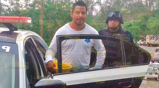 Policías detienen a falso paramédico, pedía dinero en la terminal