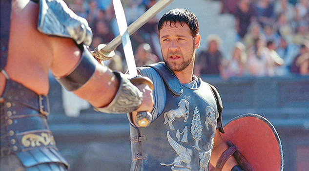 Russell Crowe paga su divorcio con la armadura de 'Gladiador'