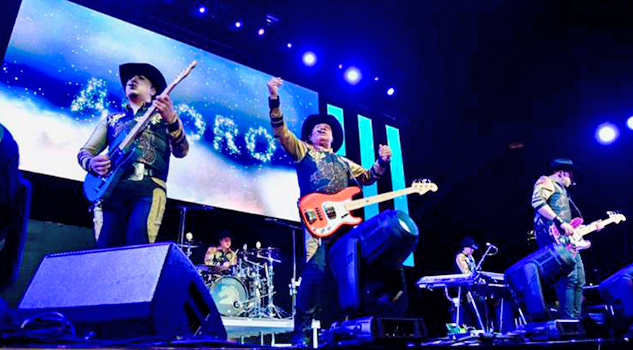 Bronco pone a bailar a Los Ángeles en su primera presentación en el Staples Center