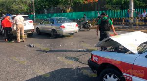 Accidente sobre el Boulevard Petromex Accidente Taxi Camioneta Avenida Petromex