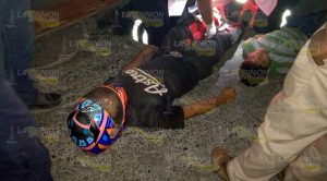 Jóvenes motociclistas son embestidos por camioneta Jóvenes Motociclistas Embestidos Camioneta