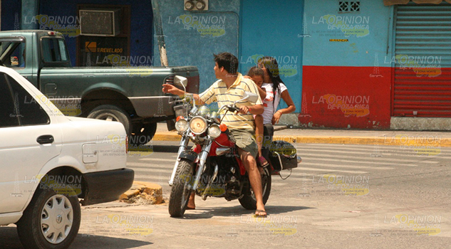 Motociclistas continúan desafiando a Tránsito Motociclistas Continúan Desafiando Tránsito