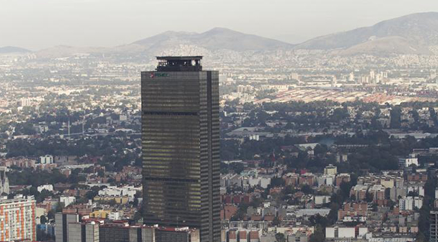 PEMEX subasta poliductos, un buque-tanque y 16 terminales de almacenamiento