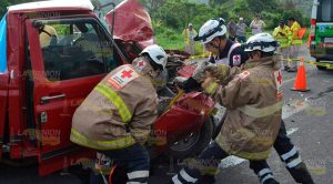 Pareja muere prensada en la autopista México-Tuxpan Pareja Muere Prensada Autopista México Tuxpan