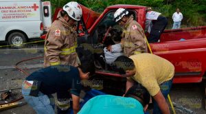 Pareja muere prensada en la autopista México-Tuxpan Pareja Muere Prensada Autopista México Tuxpan