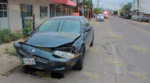 Se duerme al volante y choca contra camioneta Se Duerme Volante Choca Contra Camioneta
