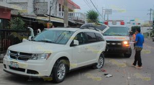 Se duerme al volante y choca contra camioneta Se Duerme Volante Choca Contra Camioneta