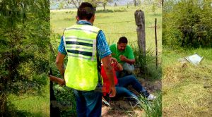 Se sale del camino para evitar choque contra tráiler Se Sale Camino Para Evitar Choque Contra Tráiler
