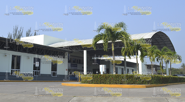Central de autobuses sigue abandonada y en deterioro