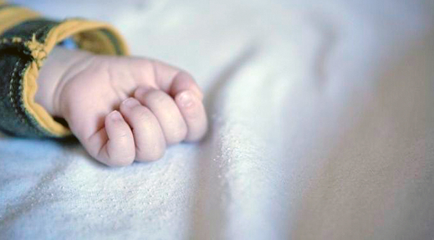 Muere bebé de 6 meses de una caída porque su madre se tropezó en tacones