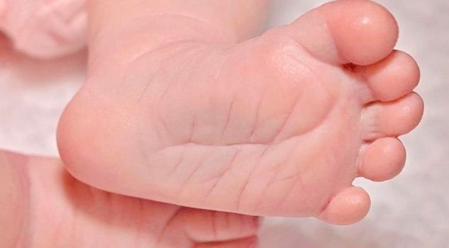 Vende a su bebé y utiliza el dinero para comprar cosméticos