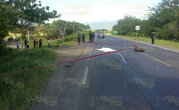 Muere al perder el control de su motocicleta en la carretera federal Tuxpan-Tampico