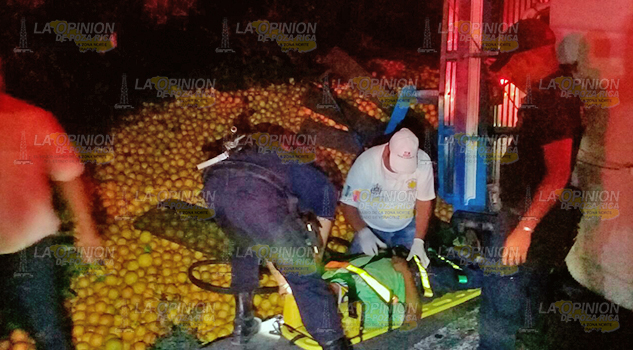 Un lesionado deja volcadura de camion