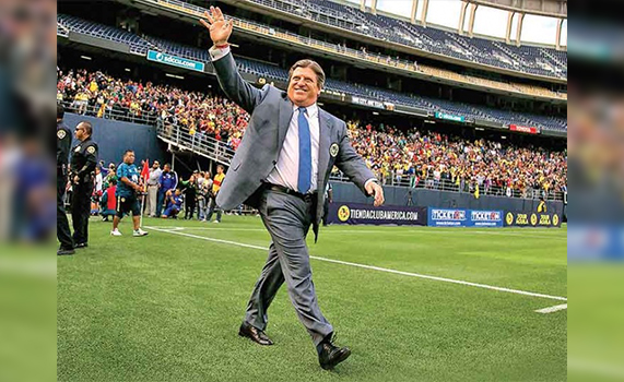 Al 'Piojo' le sorprende la salida de Almeyda