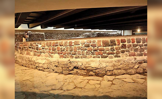 Restauran vestigios del antiguo Templo de Ehécatl en Tlatelolco