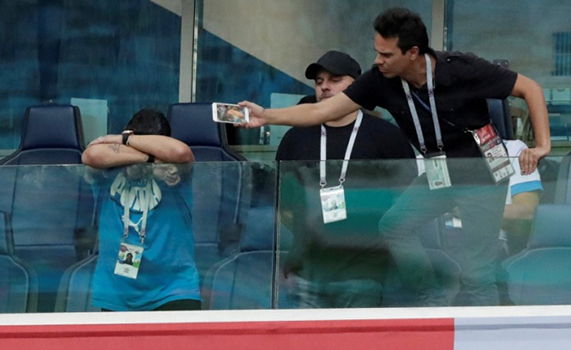 Maradona jura que no lo inyectaron; ‘me parece todo loco’