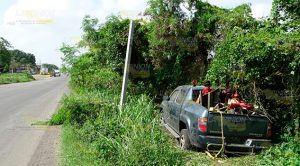 Camioneta remolcada se sale de la carretera Álamo-Alzán Camioneta Remolcada Sale Carretera Álamo Alzán