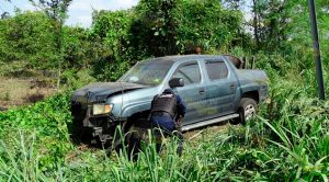 Camioneta remolcada se sale de la carretera Álamo-Alzán Camioneta Remolcada Sale Carretera Álamo Alzán
