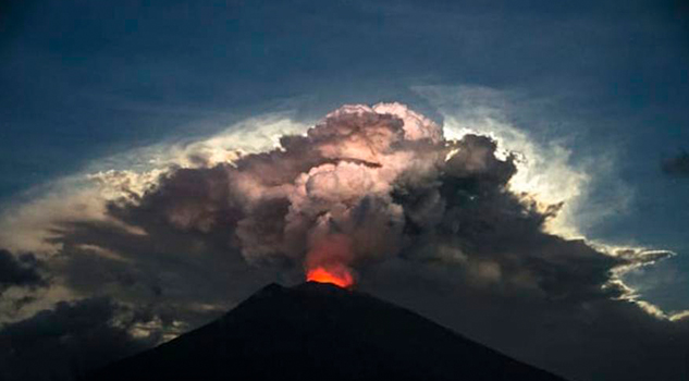 Cientos de vuelos cancelados en Bali por volcán Agung Cientos Vuelos Cancelados Bali Volcán Agung