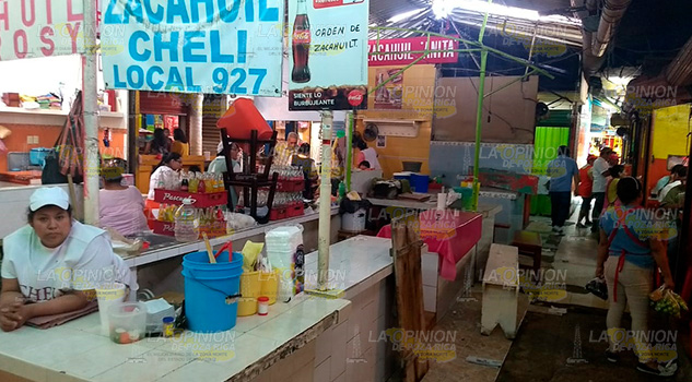 Comerciantes buscan obtener credenciales de salud Comerciantes Buscan Obtener Credenciales Salud