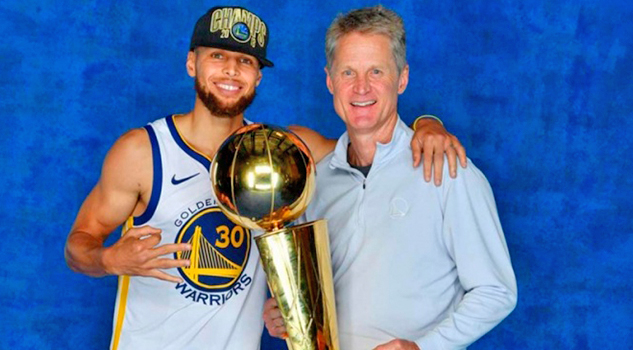 Steve Kerr seguirá al frente de los Warriors