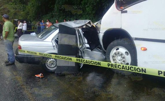 Dos muertos en trágico accidente, sobre la carretera federal Pachuca-Tuxpan
