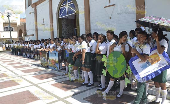Funcionarios irresponsables exponen salud de estudiantes