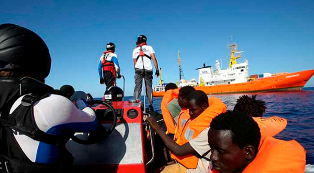 España ofrece recibir a barco de inmigrantes rechazado por Italia España Ofrece Recibir Barco Inmigrantes Rechazado Italia