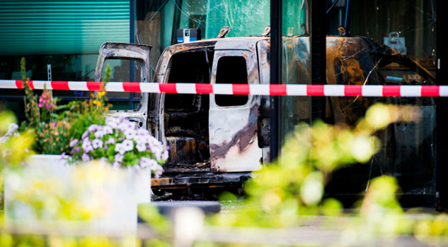 Estrellan un coche contra la sede del diario holandés De Telegraaf Estrellan Coche Contra Sede Diario Holandés Telegraaf