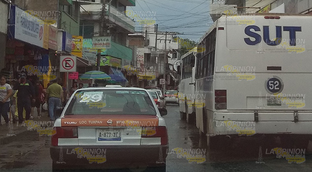 Exigen frenar a taxis colectivos Exigen Frenar Taxis Colectivos