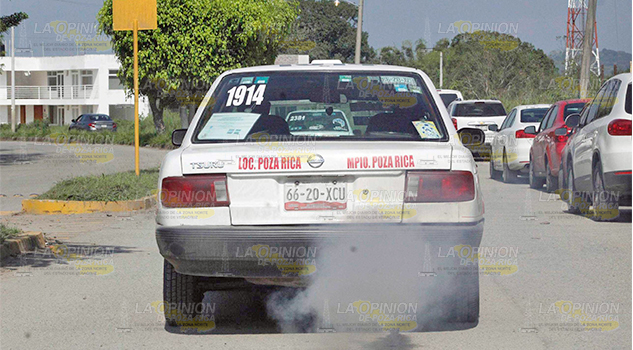 Todos arrojan humo, transporte público no sanciona a ruleteros que no verifican