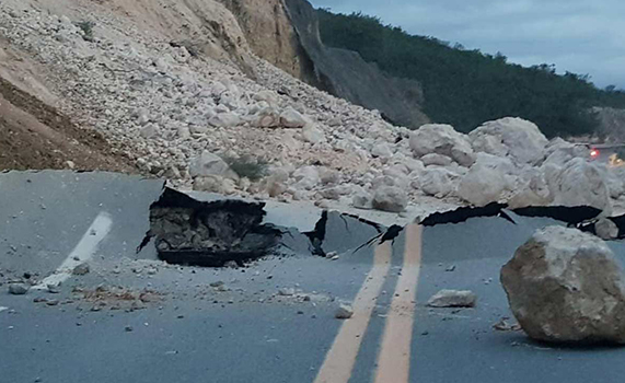 Se levanta tramo de autopista en Oaxaca