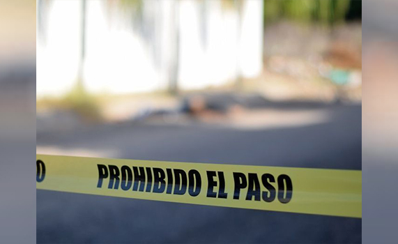Matan a juez cuando salía de una iglesia en Puebla