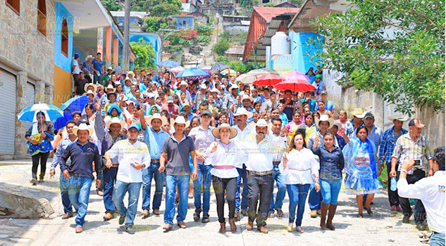 Paty Valencia, la maestra que quiere lo mejor para las familias de la Sierra Norte