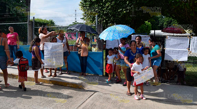 Exigen maestra para jardín de niños de la comunidad Buena Vista en Tihuatlán Padres Familia Protestan Falta Maestro Jardín Niños Buena Vista Tihuatlán