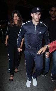 Priyanka Chopra y Nick Jonas muestran su amor en público