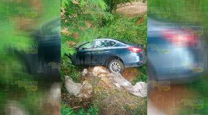 Roban lujoso auto y luego lo arrojan a un barranco Roban Lujoso Auto Luego Arrojan Barranco