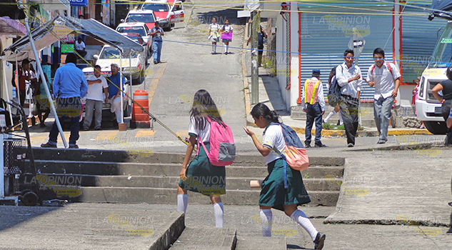 Urge atención en los planteles educativos