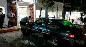 Taxi impacta a motociclista y le destroza el pie derecho Taxi Impacta Motociclista Destroza Pie Derecho