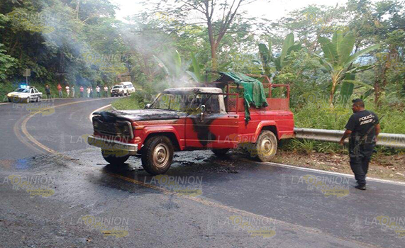 Arde la Willis sobre la Pachuca-Tuxpan