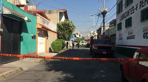 Hallan toma clandestina bajo casa en Azcapotzalco