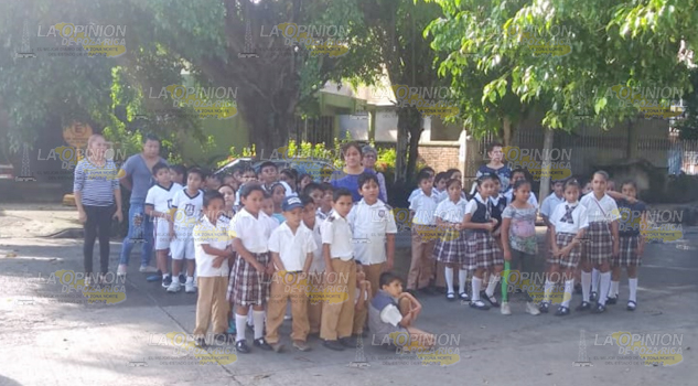 Simulacro por alerta de sismo en primaria, coordinado por la dirección municipal de protección civil